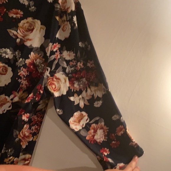 1X Fig & Olive Dark Blue Floral 3/4 sleeve dress PLUS strappy v neck - Picture 5 of 6